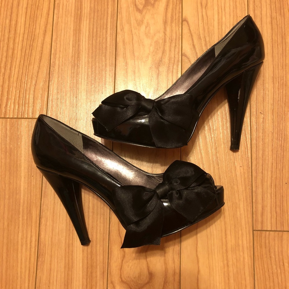 2/$20 🌻 Paris Hilton Black Patent Pumps w/ Bow